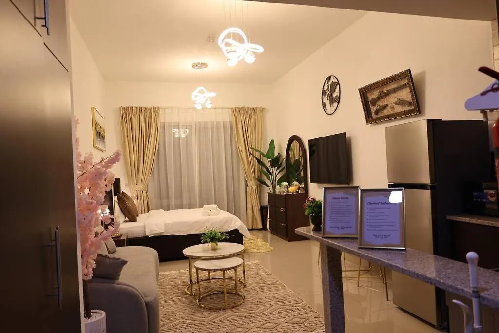 Charming Oasis: Your Cozy Studio Getaway Apartment Dubai United Arab Emirates
