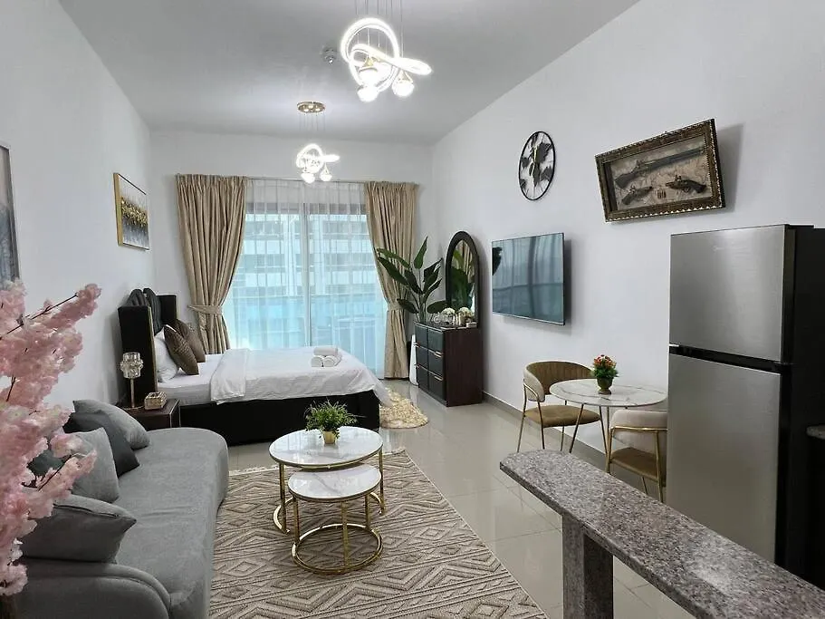 Charming Oasis: Your Cozy Studio Getaway Apartment Dubai United Arab Emirates