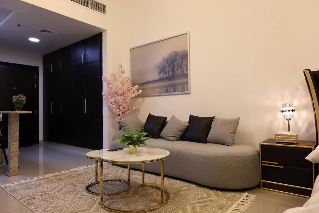 Charming Oasis: Your Cozy Studio Getaway Apartment Dubai