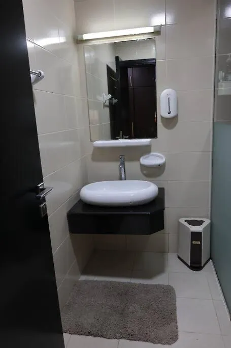 Charming Oasis: Your Cozy Studio Getaway Apartment Dubai