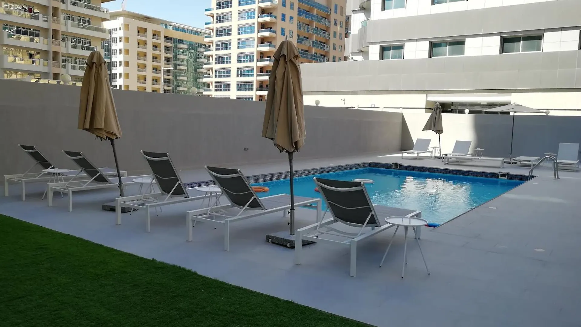 Charming Oasis: Your Cozy Studio Getaway Apartment Dubai United Arab Emirates