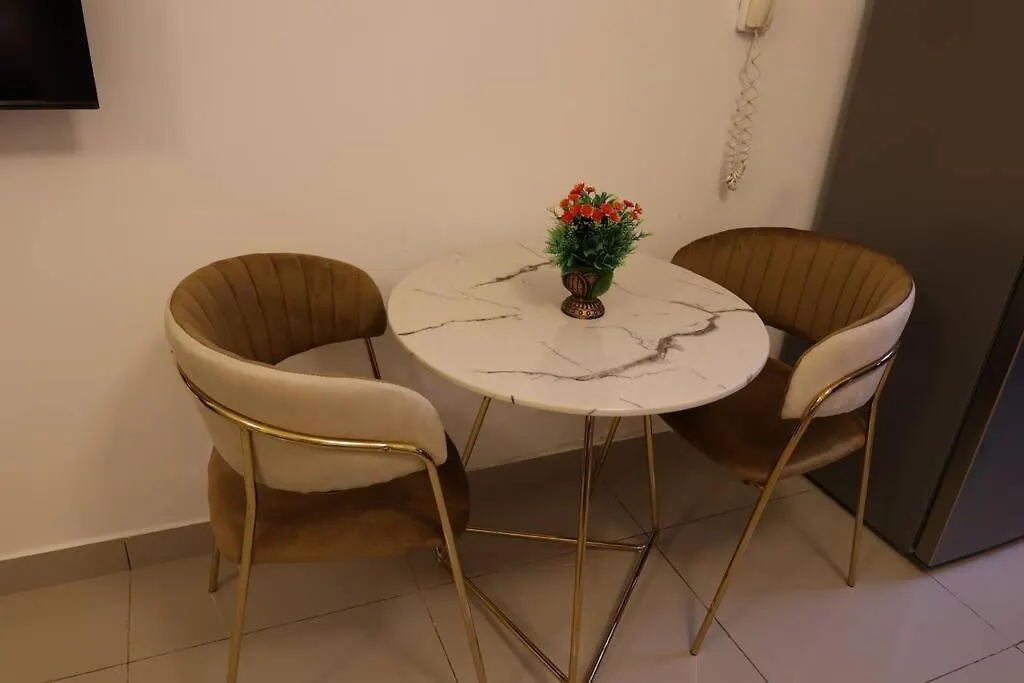 Charming Oasis: Your Cozy Studio Getaway Lägenhet Dubai
