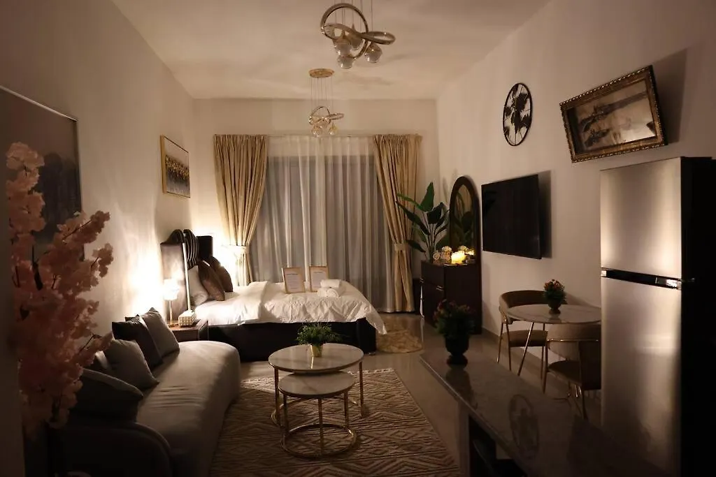 Charming Oasis: Your Cozy Studio Getaway Lägenhet Dubai