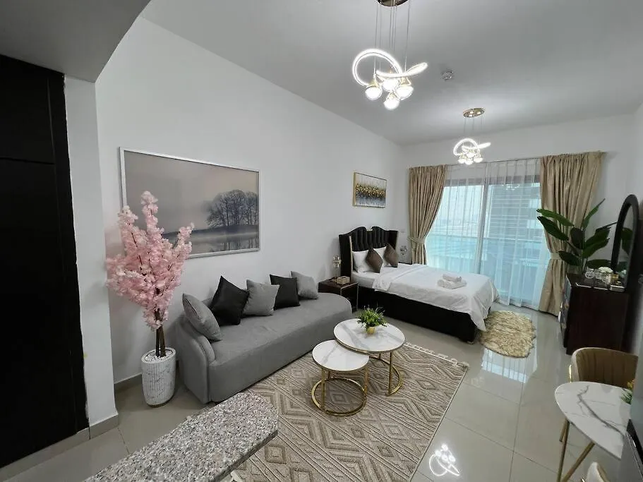 Charming Oasis: Your Cozy Studio Getaway Lägenhet Dubai