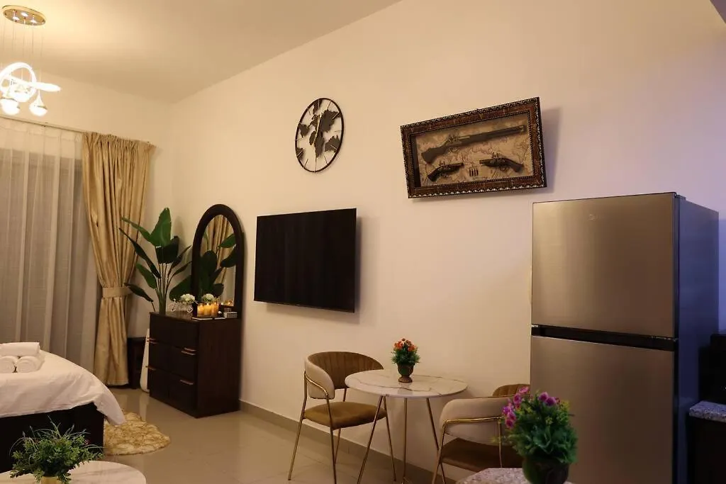 Charming Oasis: Your Cozy Studio Getaway Lägenhet Dubai